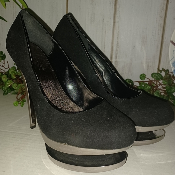 Liliana Black/Silver Closed Toe Platform Heels - Picture 13 of 14
